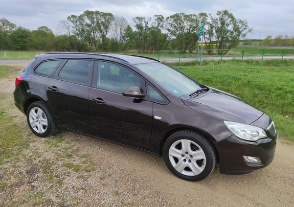 Opel Astra cena 19000 przebieg: 254600, rok produkcji 2011 z Poręba małe 497